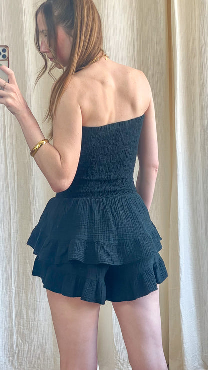 Combishort noir bustier smocké Julia à volants superposés, tenue été femme chic et décontractée