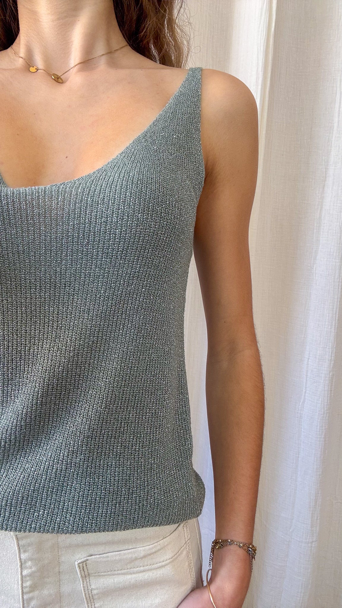 Top débardeur paillettes vert d'eau en maille lurex fine bretelles larges femme, parfait pour un look chic décontracté été