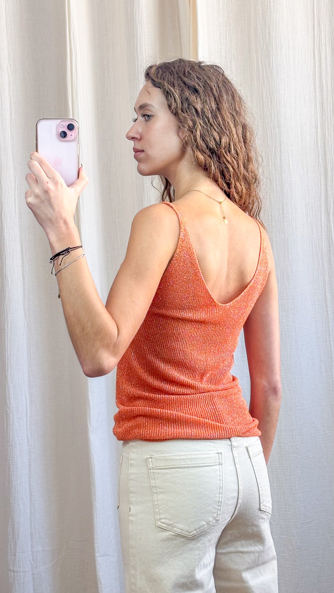 Top débardeur orange à paillettes en maille lurex fine bretelles femme, dos échancré style été chic