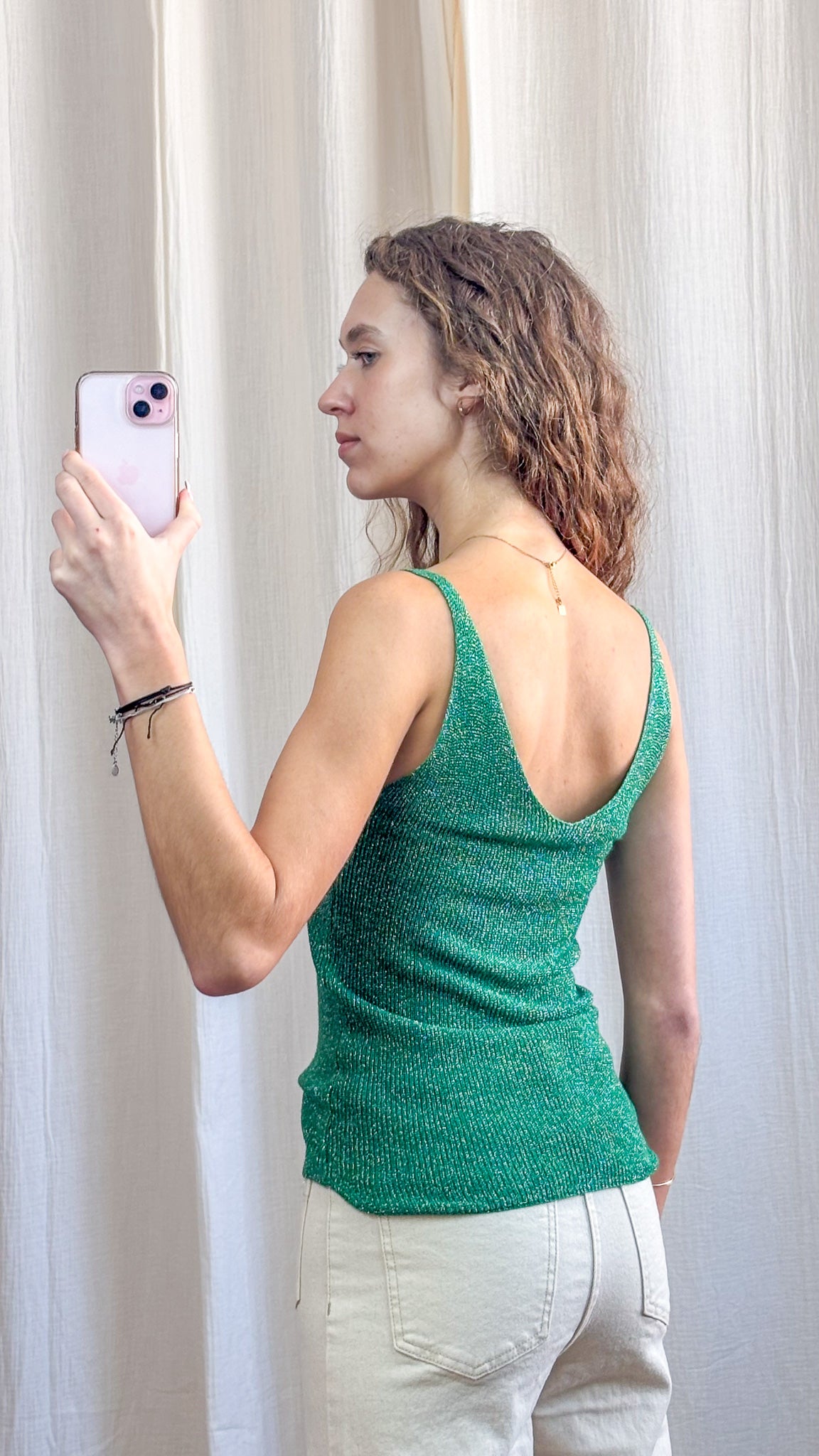 Top débardeur vert émeraude en maille lurex pailletée femme, dos échancré, coupe ajustée style festif