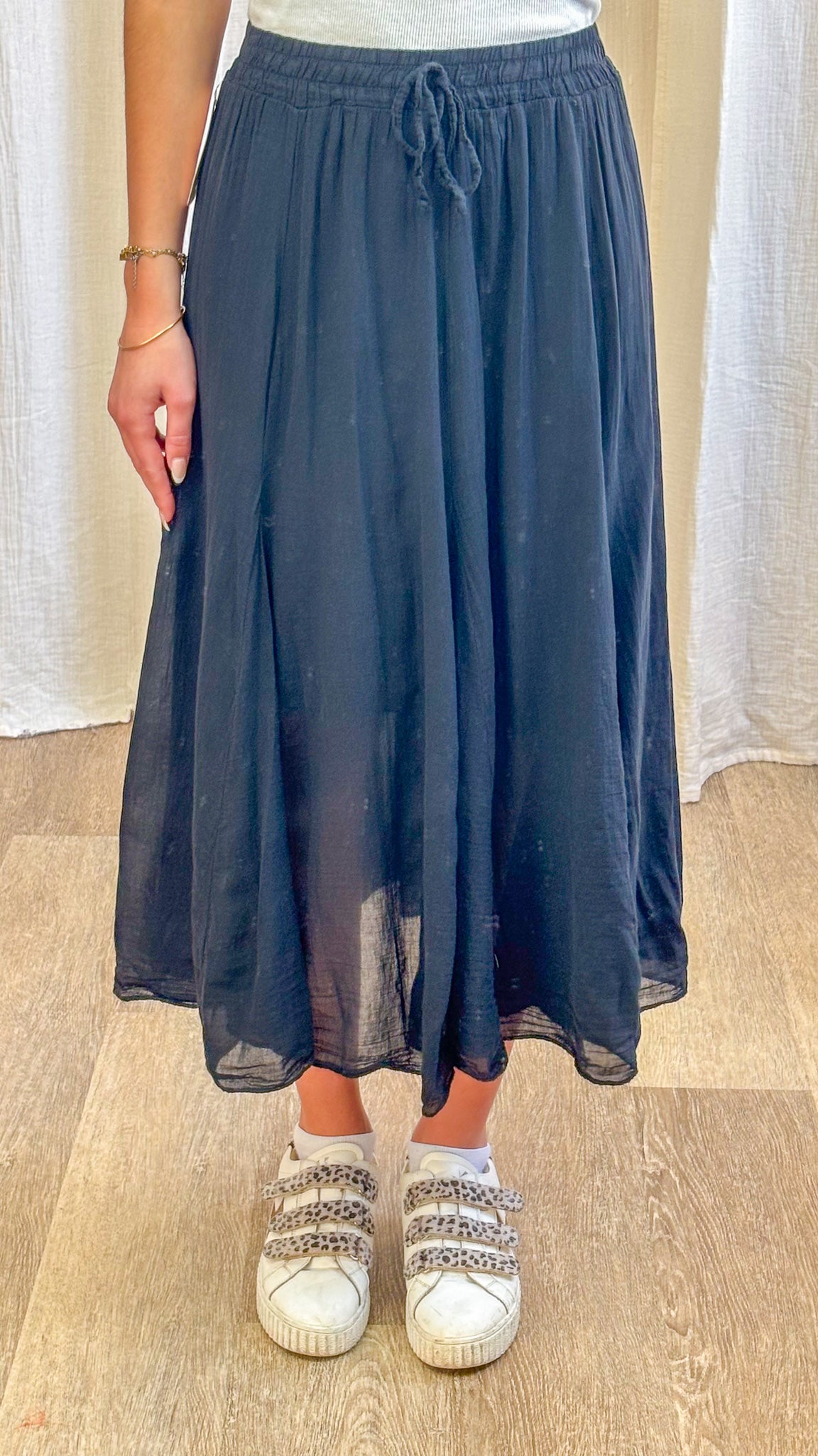 Jupe longue fluide bleu marine taille élastique avec lien à nouer style bohème décontracté femme