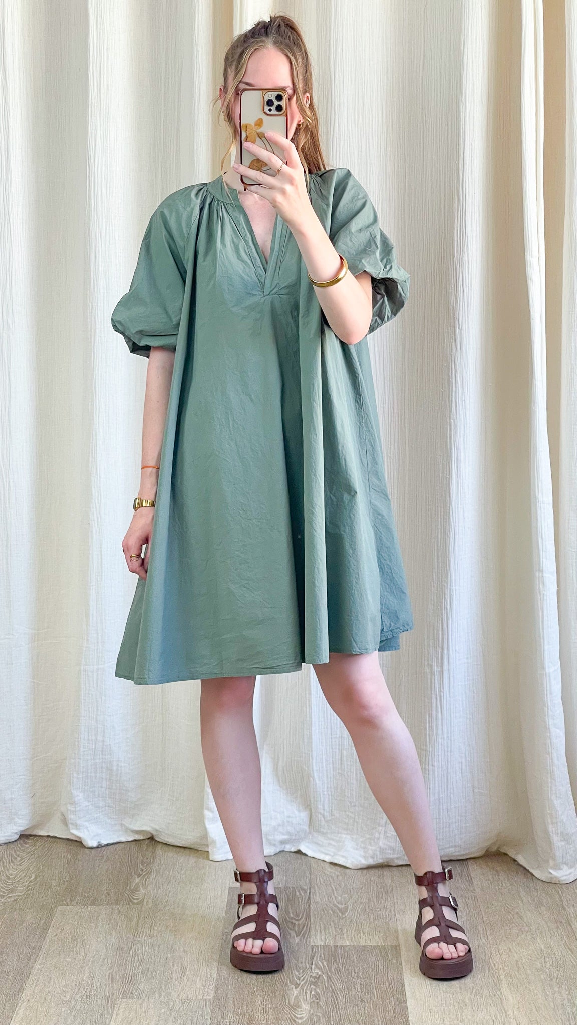 Robe Emma vert sauge coupe ample manches bouffantes col V, robe légère été femme style bohème chic