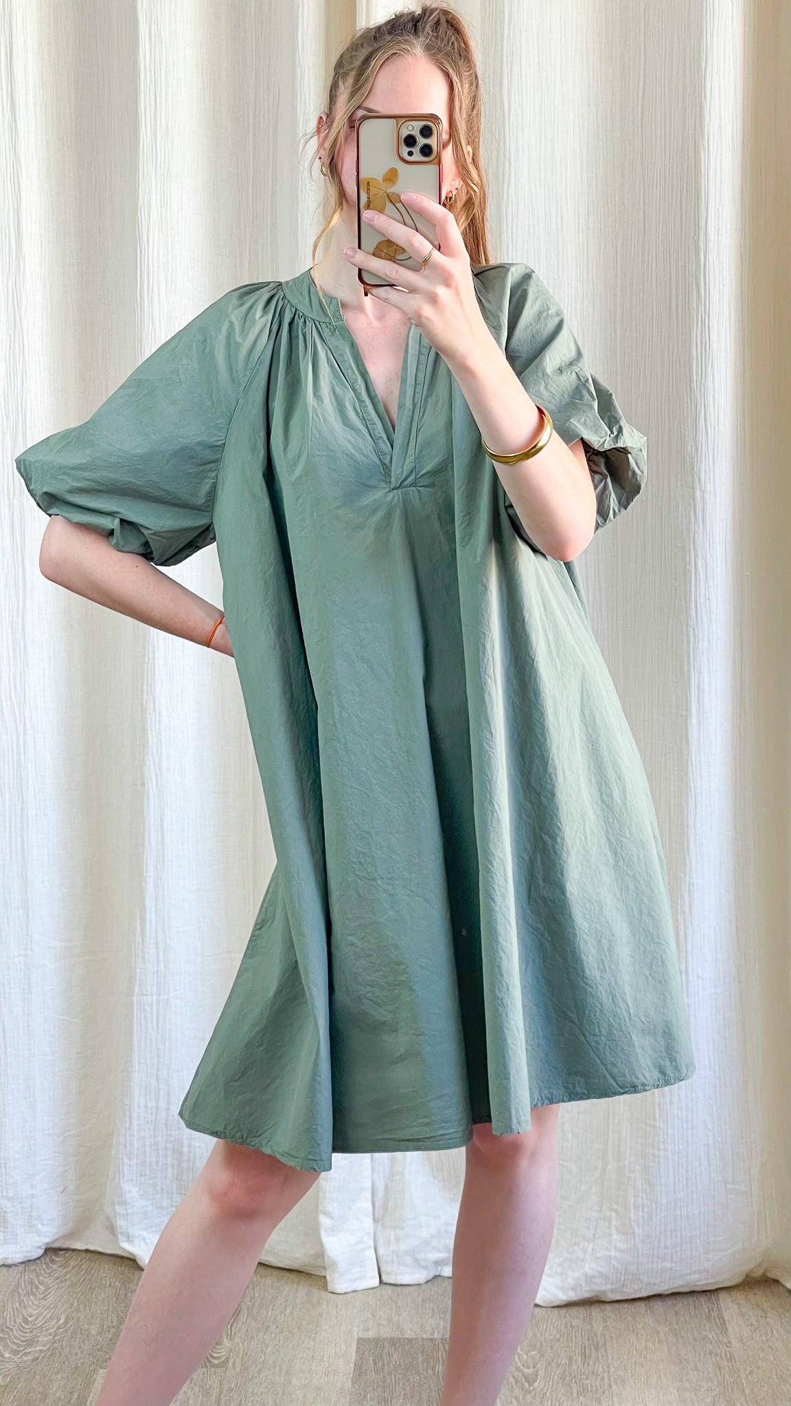 Robe Emma vert sauge coupe ample manches bouffantes col V, robe fluide coton femme style bohème été