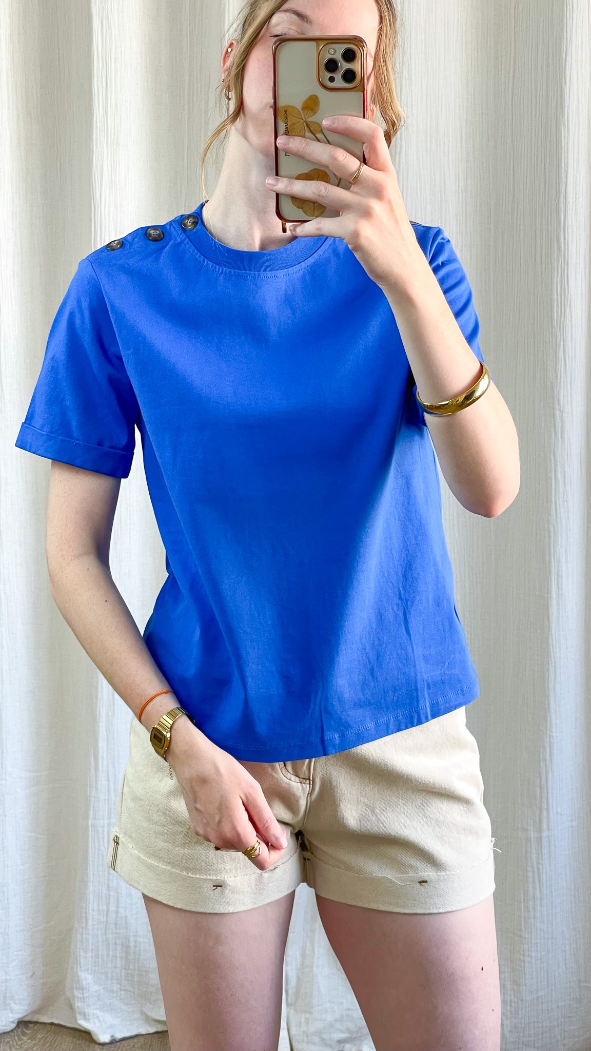 T-shirt bleu roi femme manches courtes détail boutons épaule coupe droite coton casual chic été