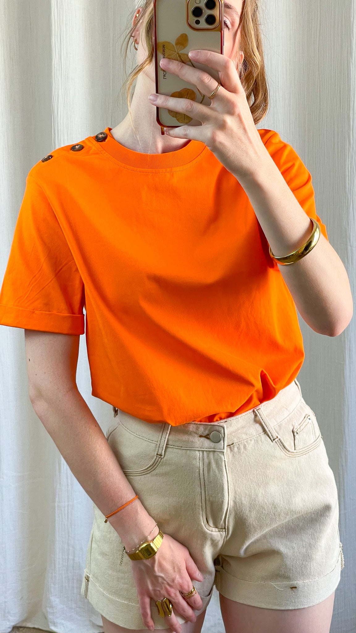 T-shirt Nour orange vif manches courtes détail boutons épaule coupe loose femme style casual été