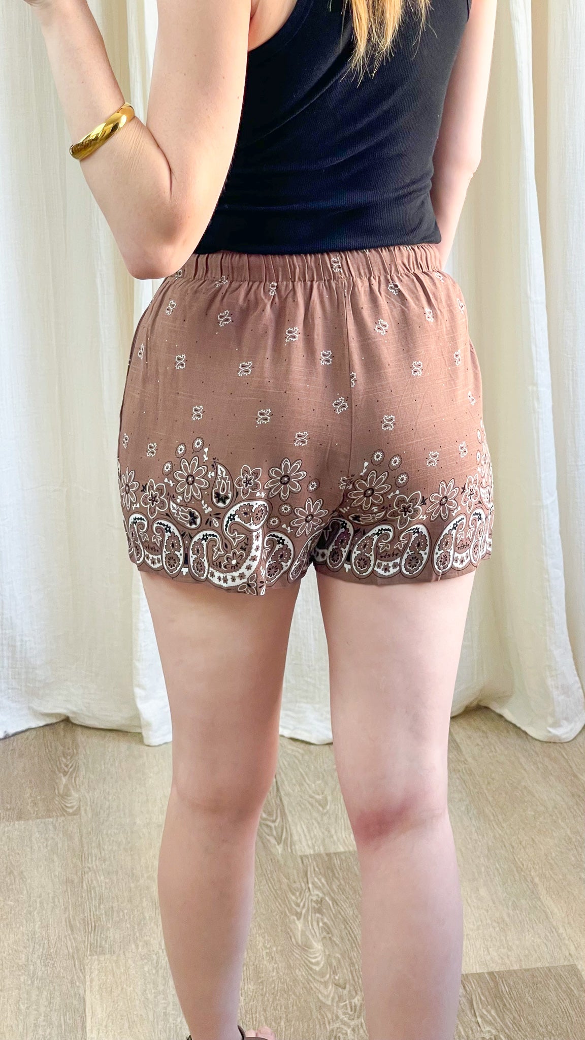 Short Éléna marron imprimé bandana paisley femme taille élastique style bohème été