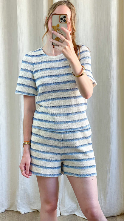 T-shirt rayé bleu et blanc maille texturée coupe ample manches courtes femme style marinière été