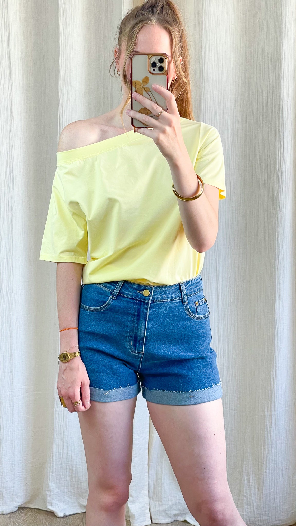 T-shirt Nina jaune pastel coupe loose épaule dénudée femme style décontracté été