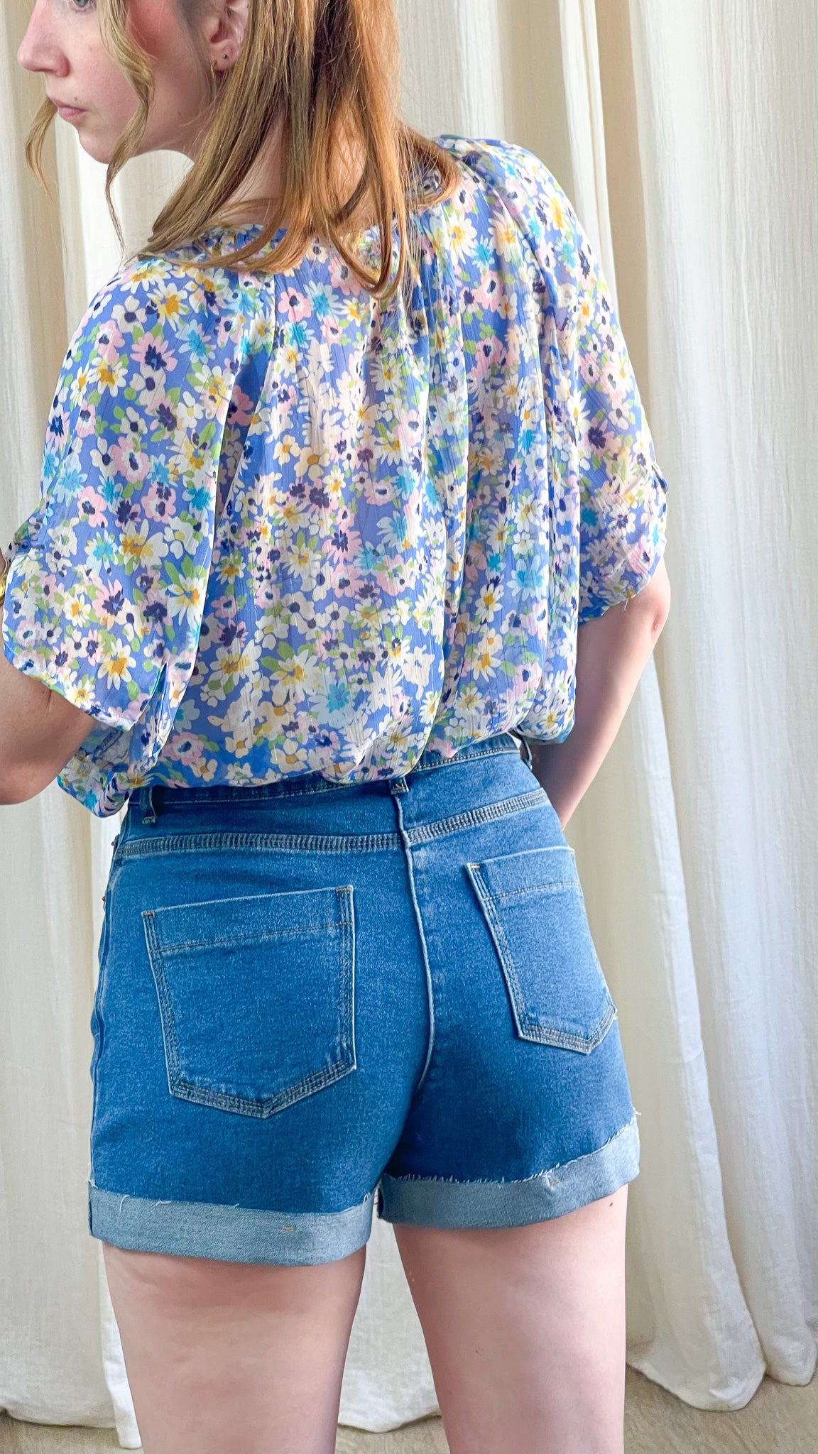 Blouse Eva fluide imprimé fleuri bleu multicolore manches bouffantes femme style champêtre été