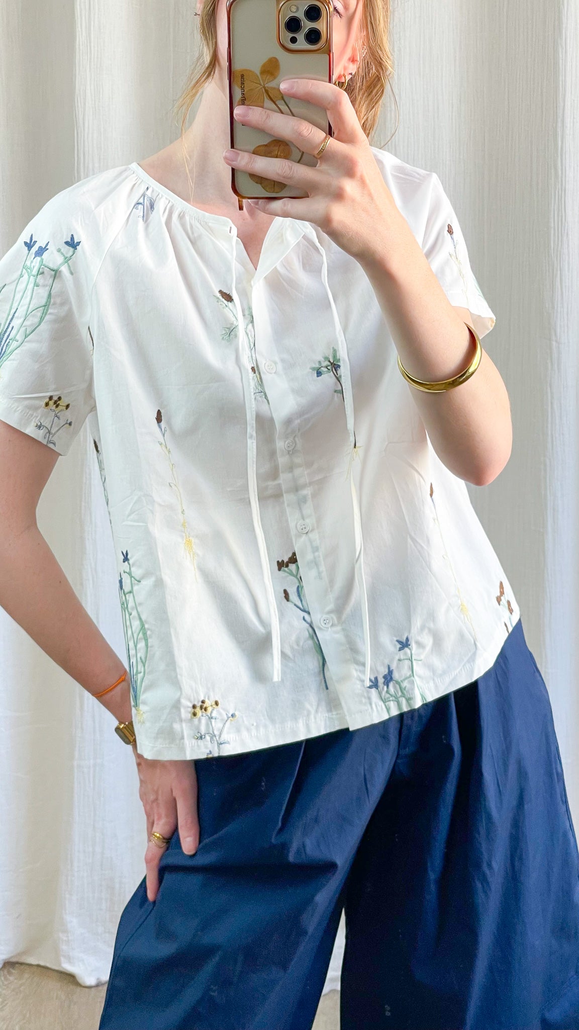 Blouse blanche coton imprimé floral champêtre manches courtes col tunisien femme style bohème chic printemps été