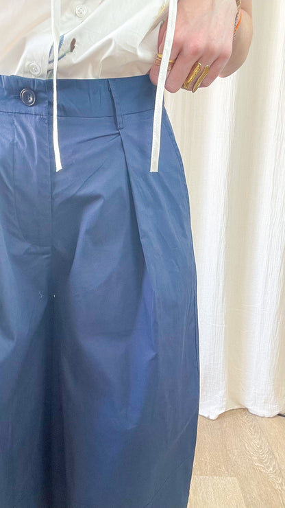 Pantalon Lison bleu marine taille haute coupe large à pinces femme style chic décontracté