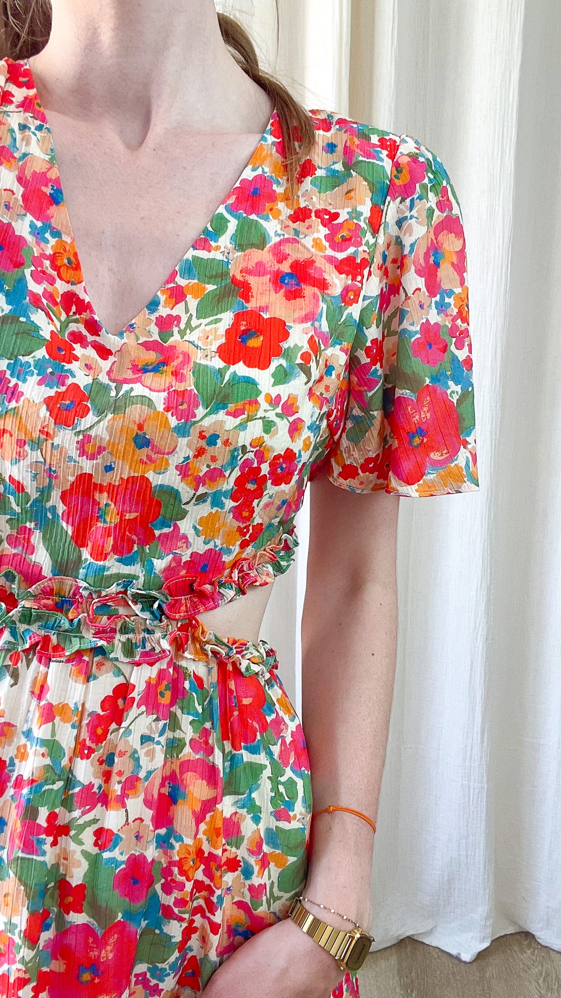 Robe Zoé fleurie multicolore découpes taille, manches courtes, imprimé bohème coloré été femme