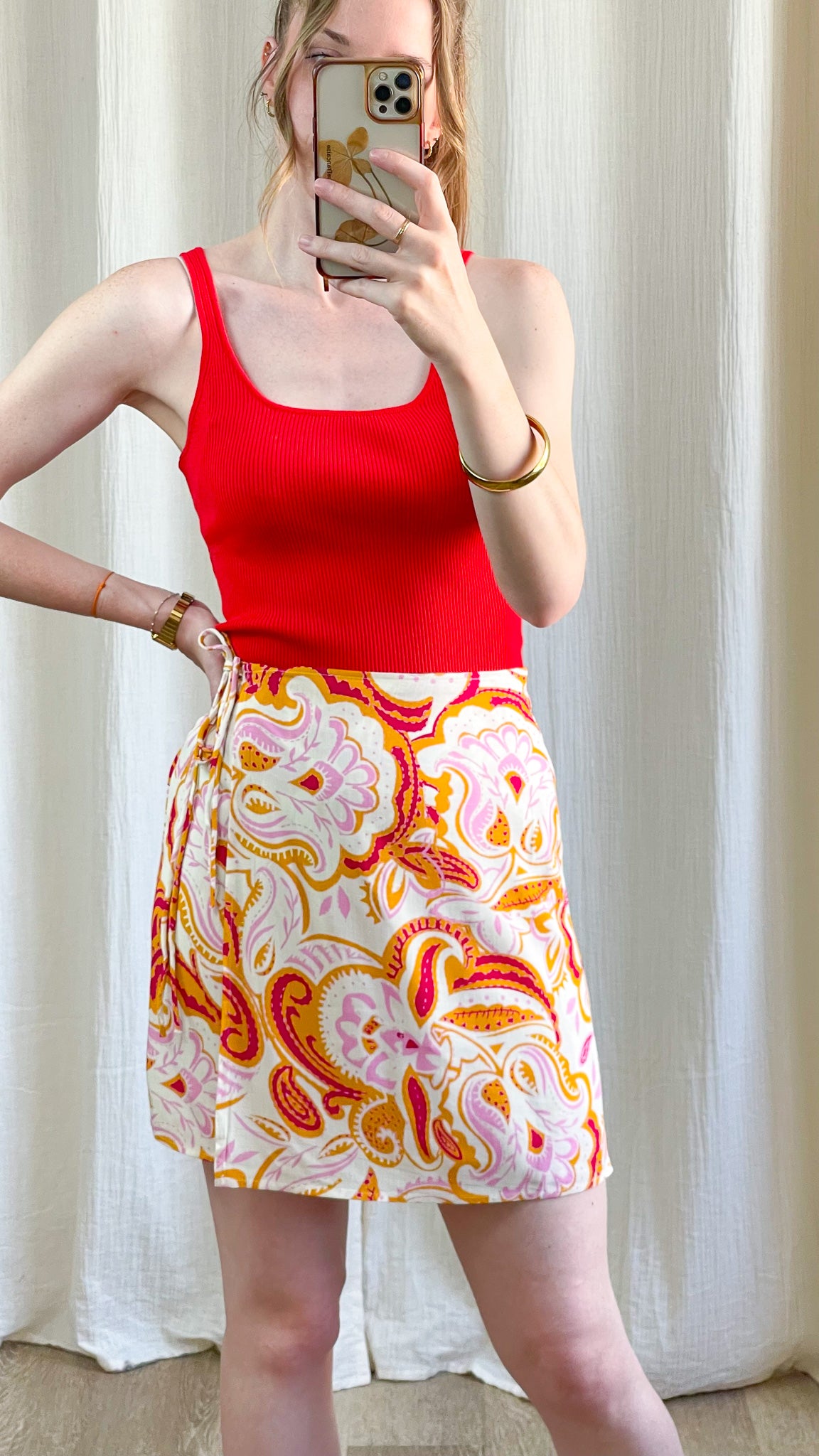 Jupe portefeuille Clémence motif paisley rose orange blanc coupe courte été femme
