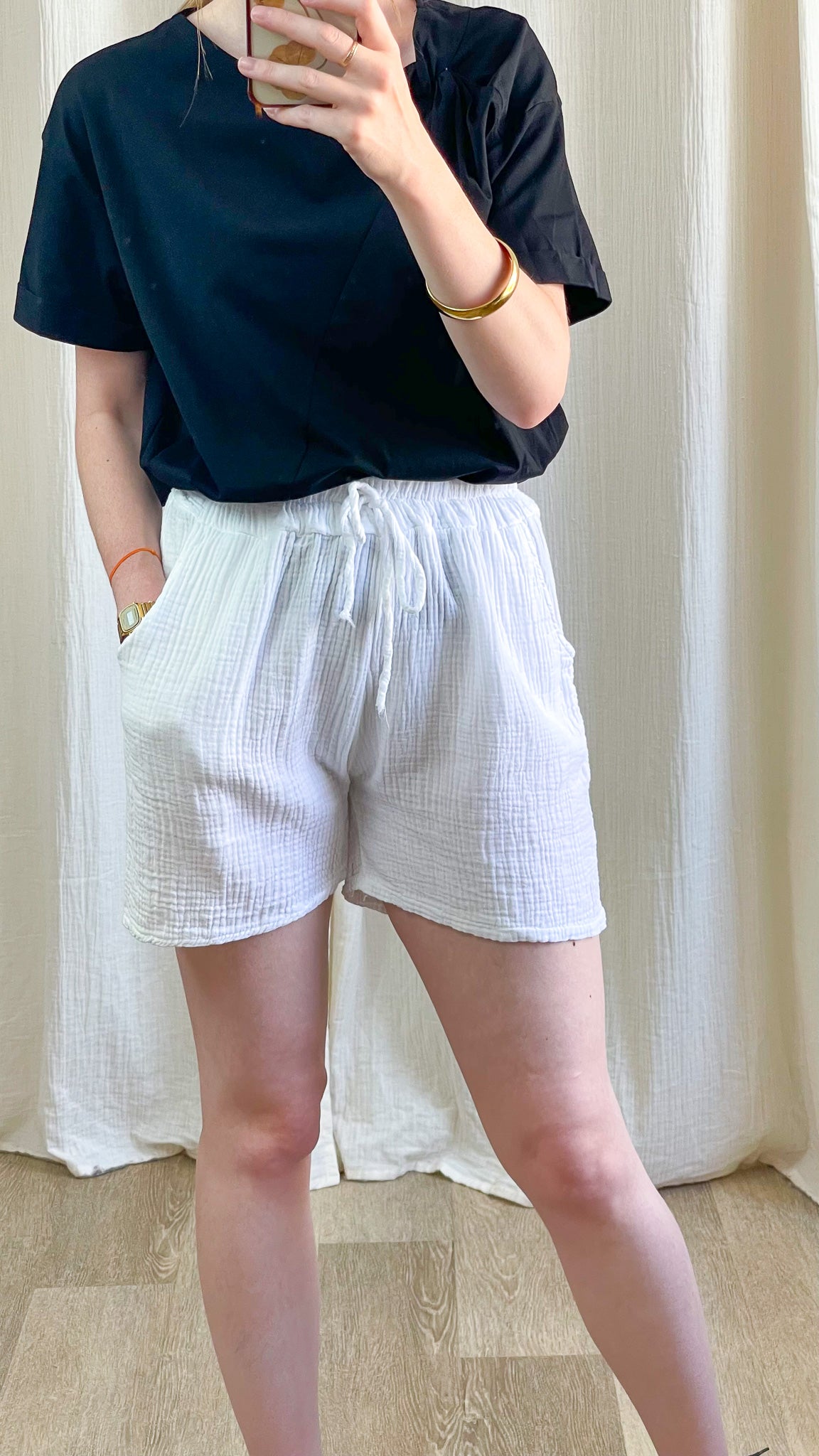 Short blanc en gaze de coton femme coupe fluide taille élastique avec lien à nouer style casual été