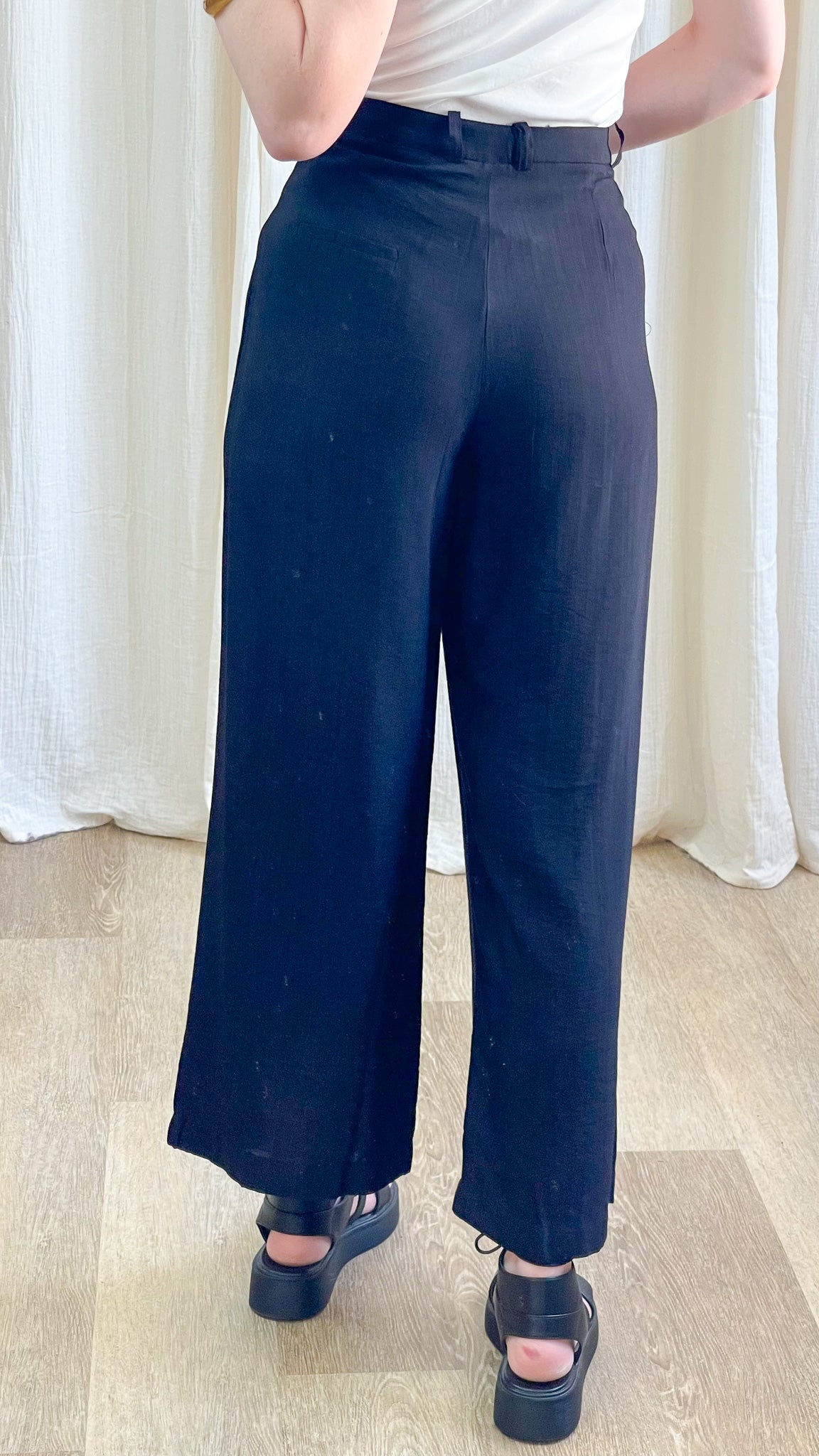Pantalon large noir taille haute femme coupe fluide style palazzo chic et élégant