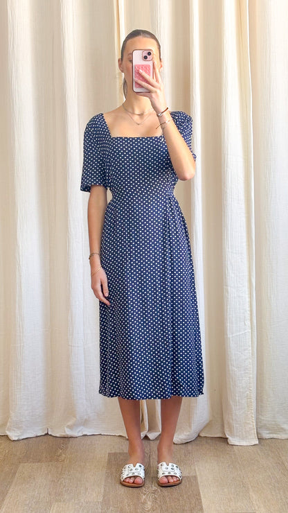 Robe Mina – Robe midi bleu marine à pois col carré