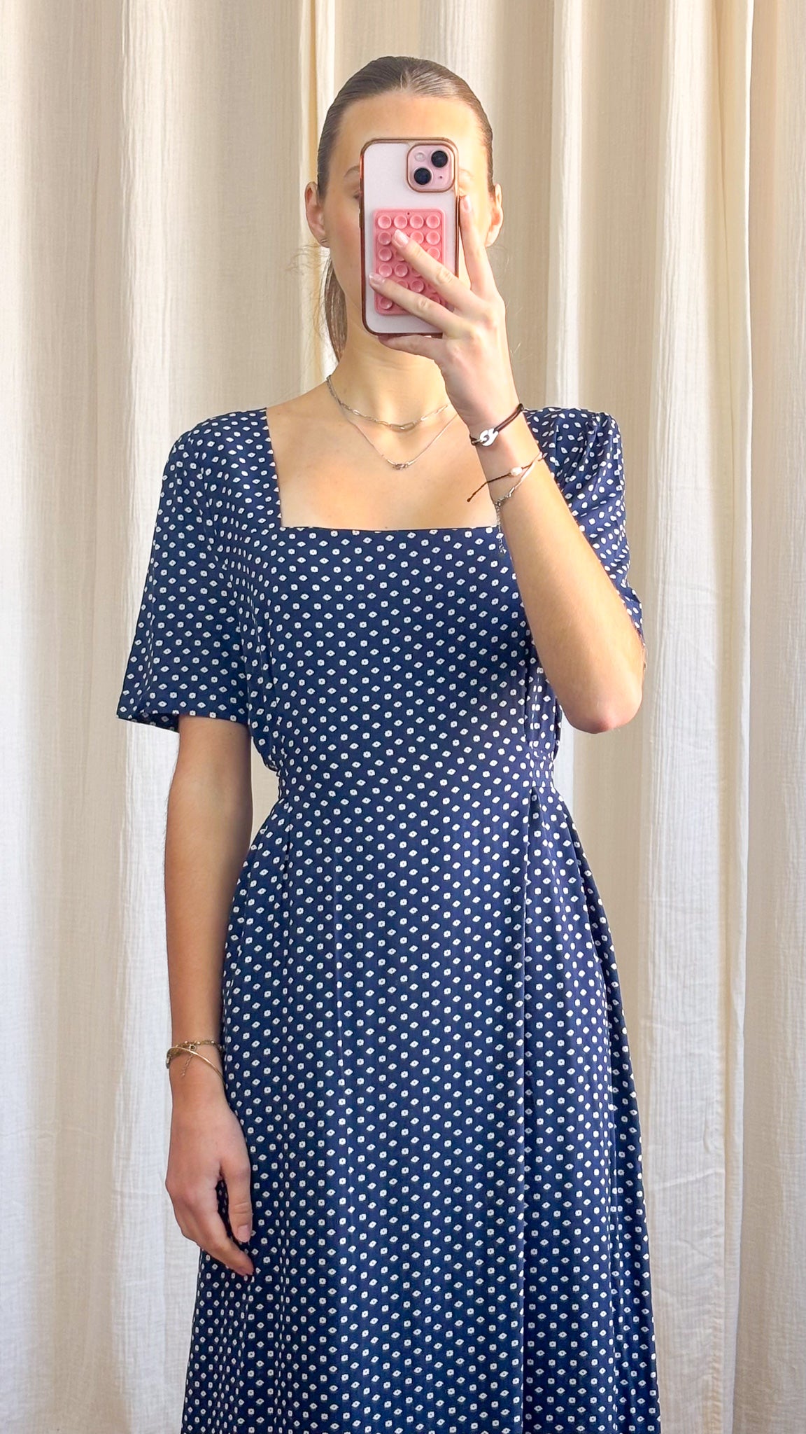 Robe Mina – Robe midi bleu marine à pois col carré