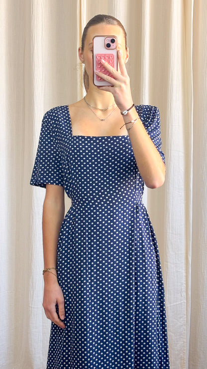 Robe Mina – Robe midi bleu marine à pois col carré