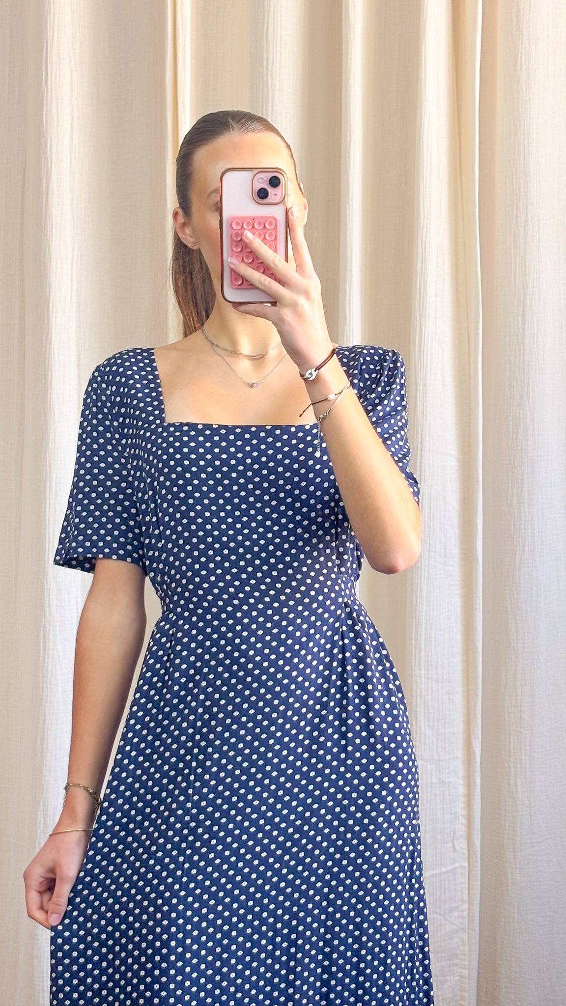 Robe Mina – Robe midi bleu marine à pois col carré