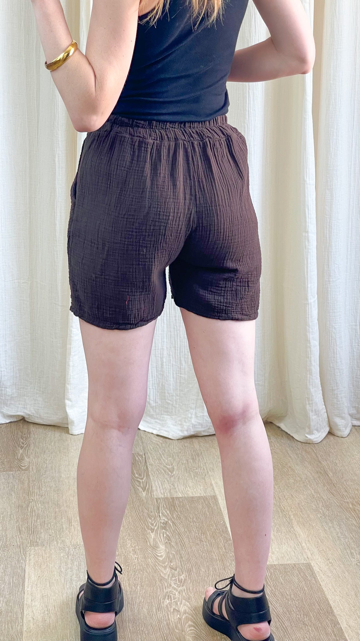 Short Inda marron en gaze de coton taille élastique coupe fluide confortable femme été