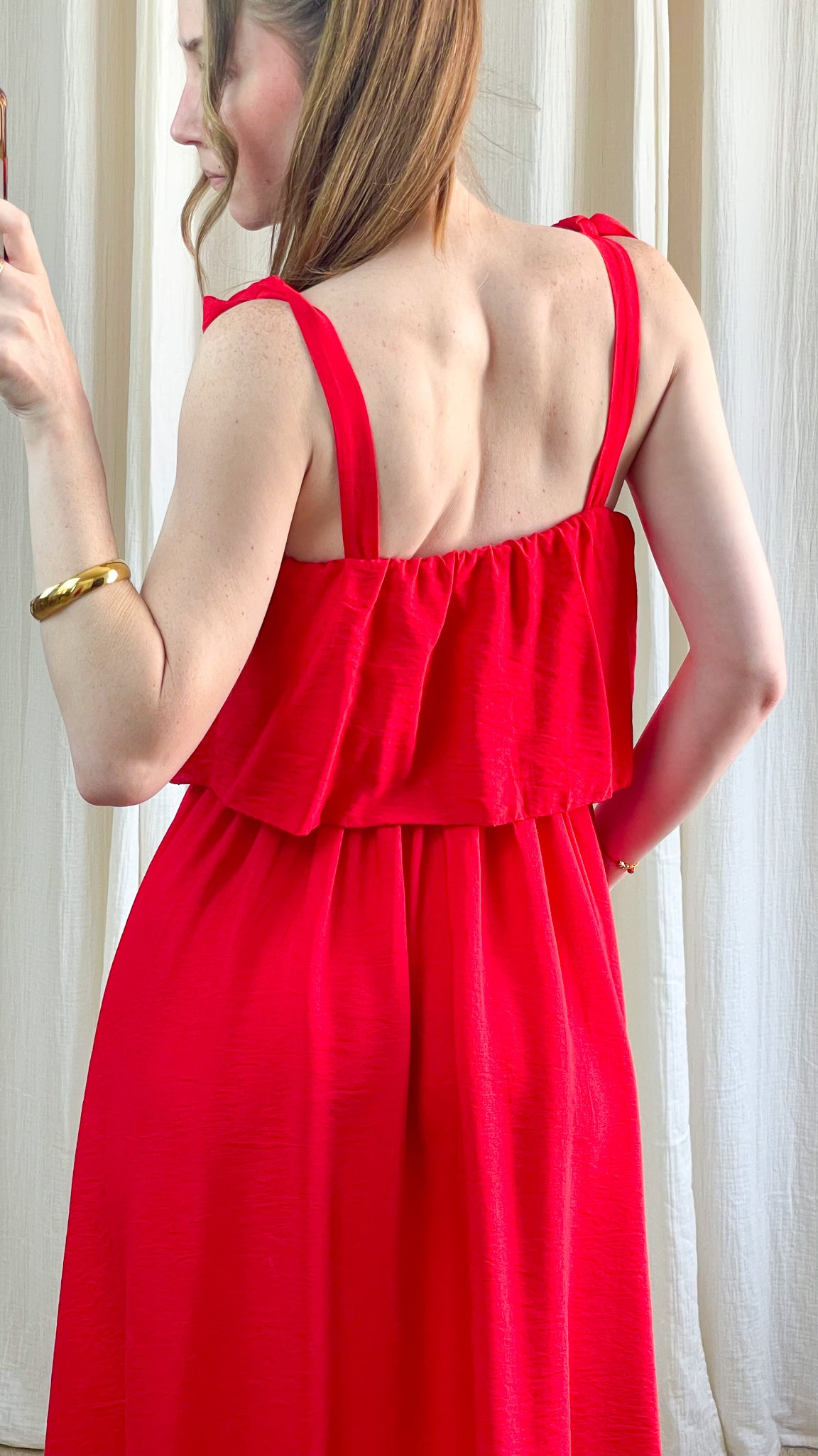 Robe Paula rouge dos nu à volant bretelles fines style bohème chic femme été