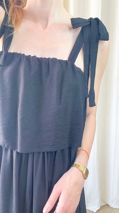 Robe Paula noire à bretelles nouées style bohème chic femme, coupe fluide et légère en viscose
