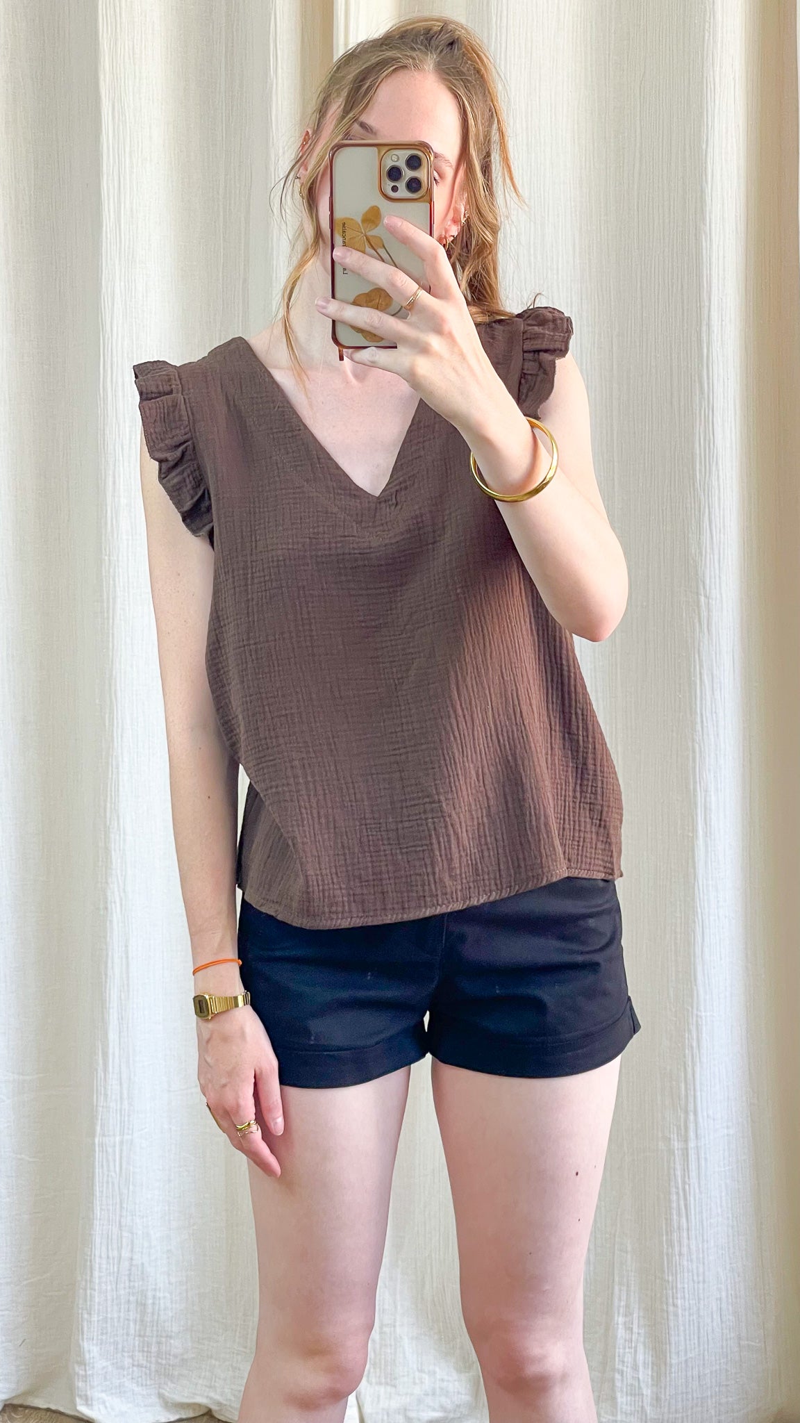 Top Suzanne marron en gaze de coton à manches volantées et col V femme style bohème été