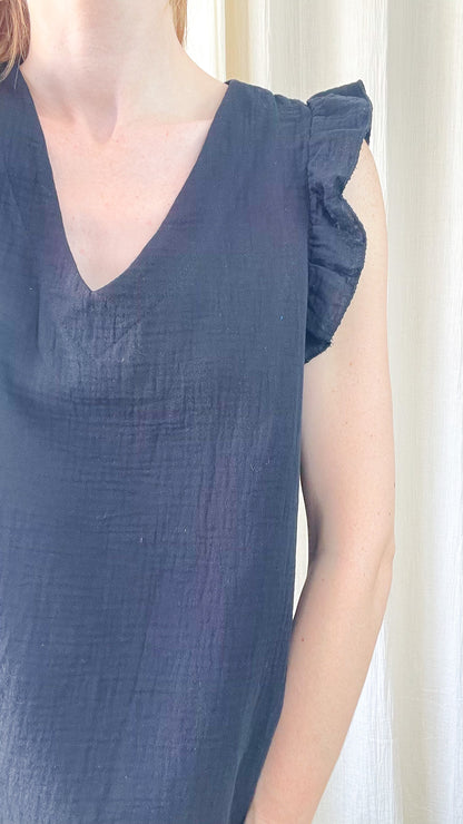 Top Suzanne bleu marine col V avec manches à volants en gaze de coton légère pour femme style bohème