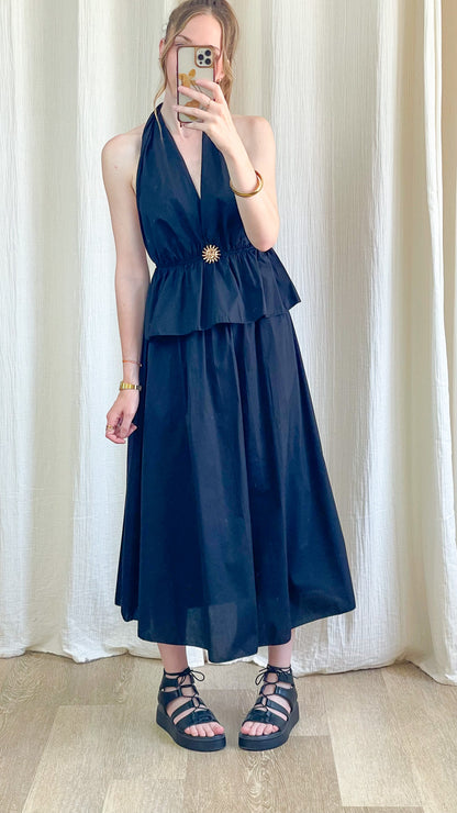 Ensemble Morgane noir femme top péplum halter et jupe midi fluide avec détail soleil doré style élégant été
