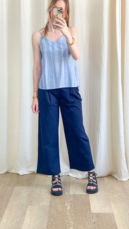 Top à fines bretelles rayé bleu et blanc coupe fluide femme style été décontracté