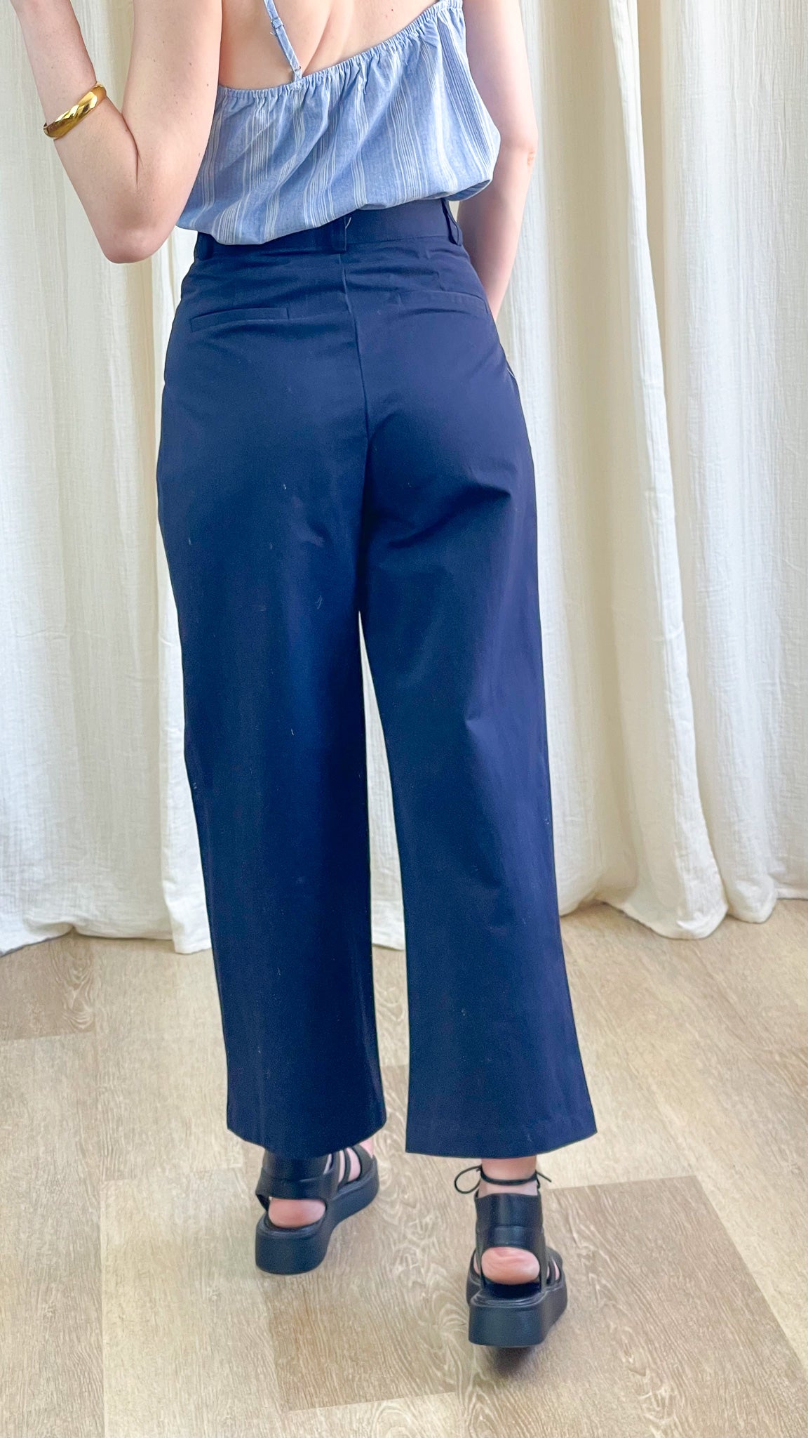 Pantalon large bleu marine taille haute coupe droite fluide Maïté femme avec poches arrière