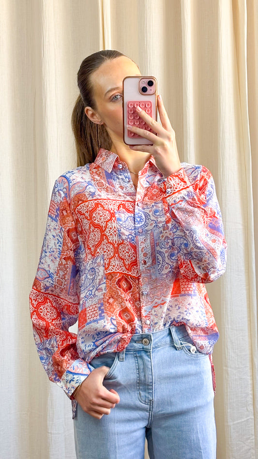Chemise Johanna – Chemise imprimé patchwork rouge et bleu