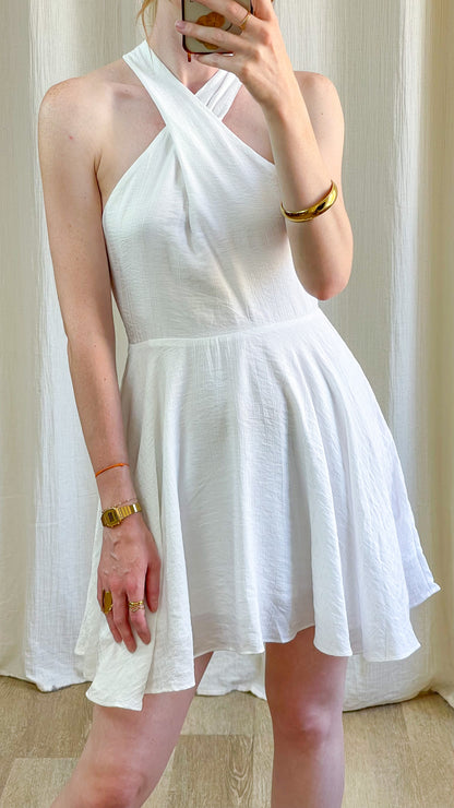 Robe blanche courte col croisé américain coupe évasée style estival femme