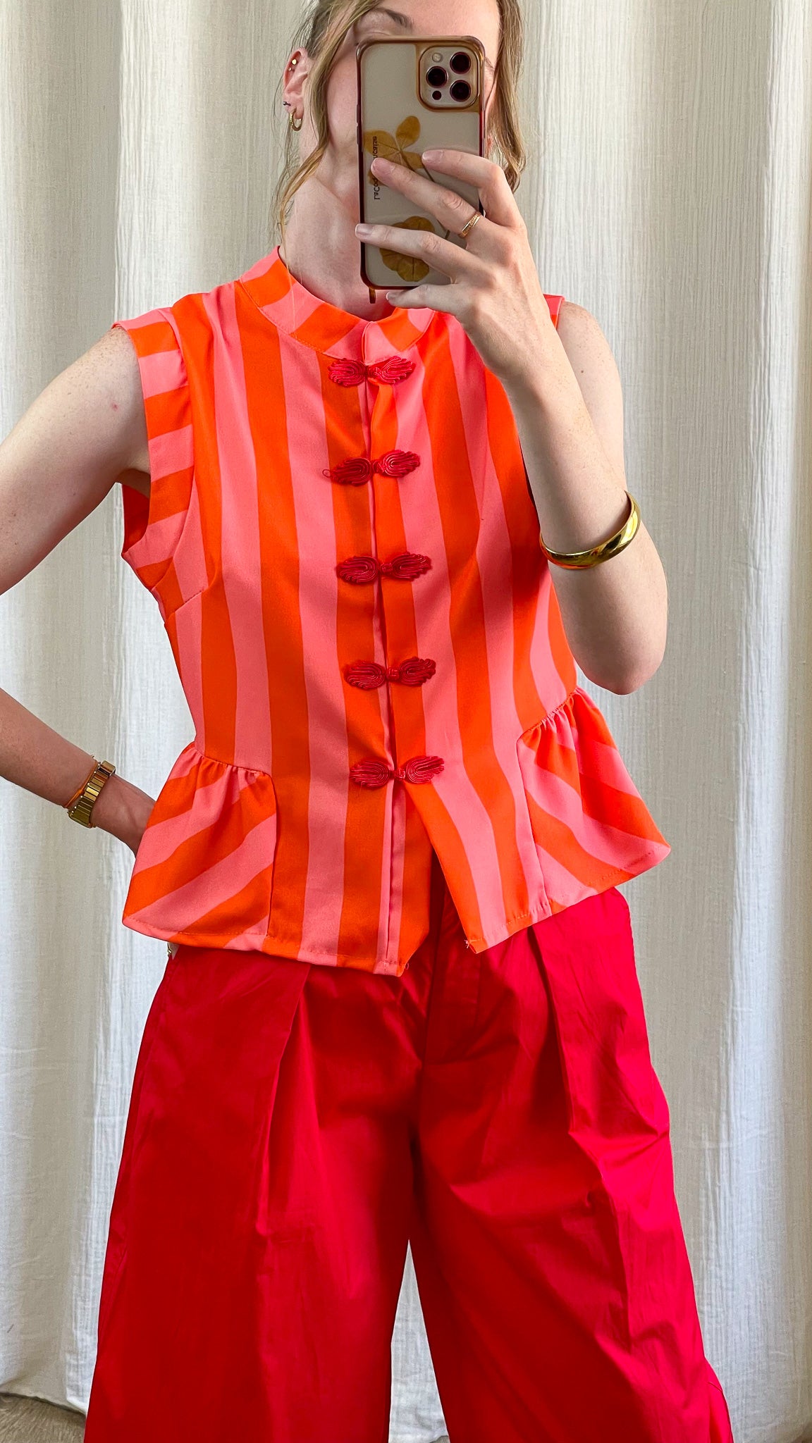 Top mandarin sans manches rayé orange et rose avec boutons brandebourgs, coupe peplum femme style asiatique