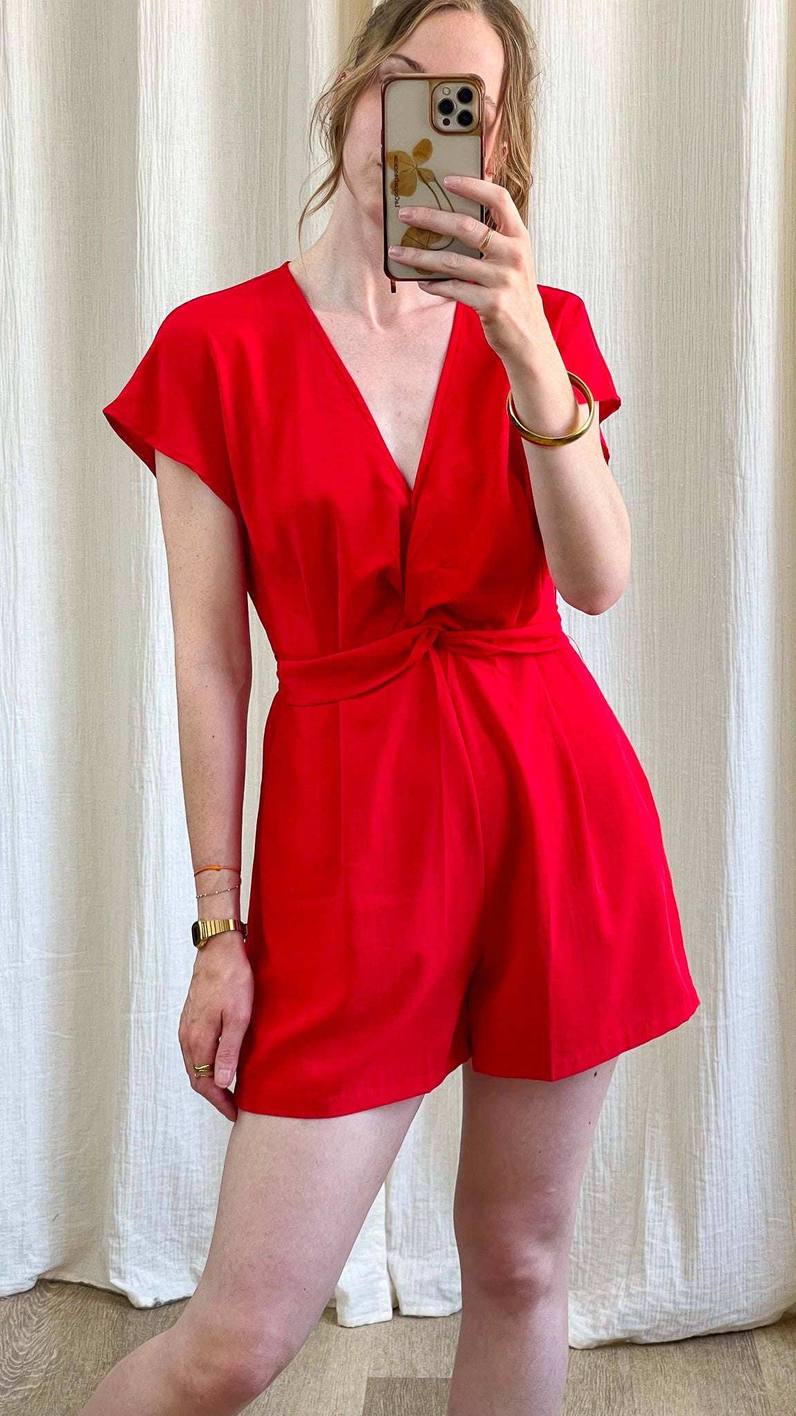 Combishort rouge Églantine col V manches courtes ceinture nouée taille femme été chic