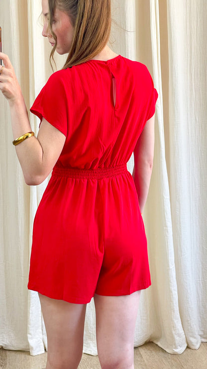 Combishort rouge Églantine manches courtes taille élastique smockée dos échancré femme été