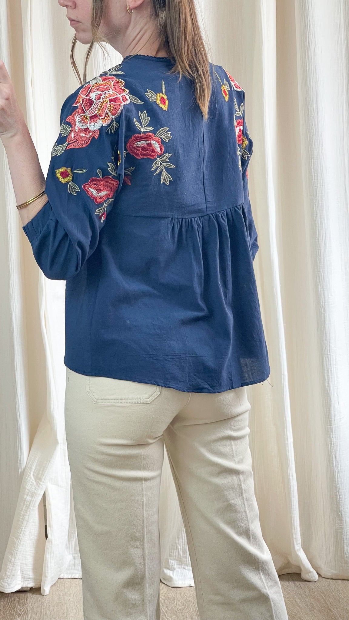 Blouse Alma - Blouse péplum avec fleurs brodées