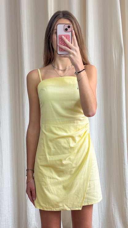 Robe Barbara – Robe courte jaune à fines bretelles
