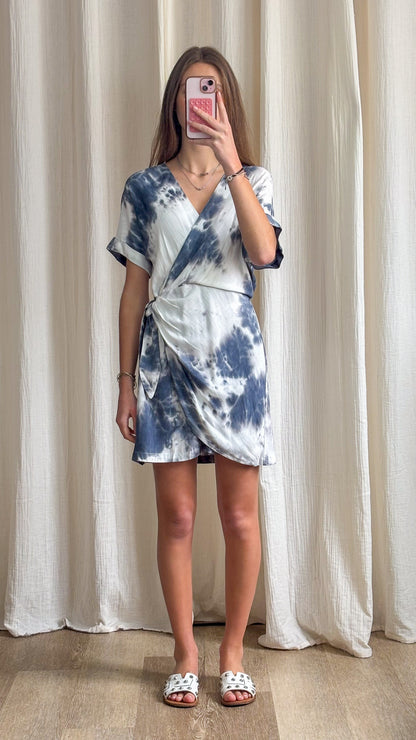 Robe Lina – Robe portefeuille courte effet tie & dye