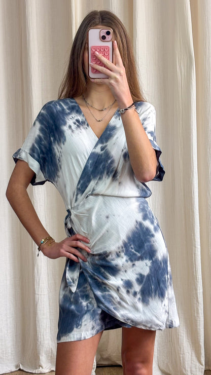 Robe Lina – Robe portefeuille courte effet tie & dye