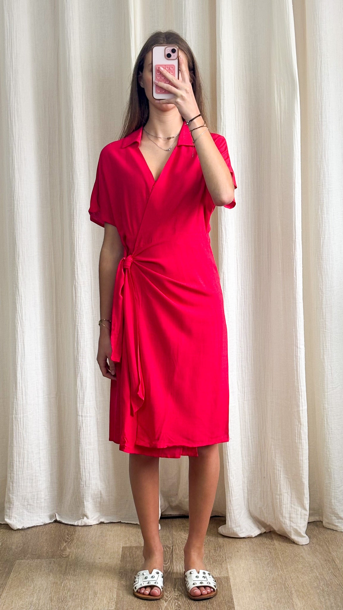 Robe Emilia – Robe portefeuille fluide rouge éclatant