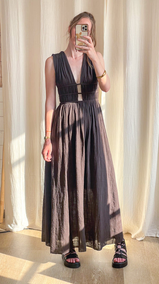 Robe longue marron fluide décolleté plongeant découpes taille style grec bohème femme été