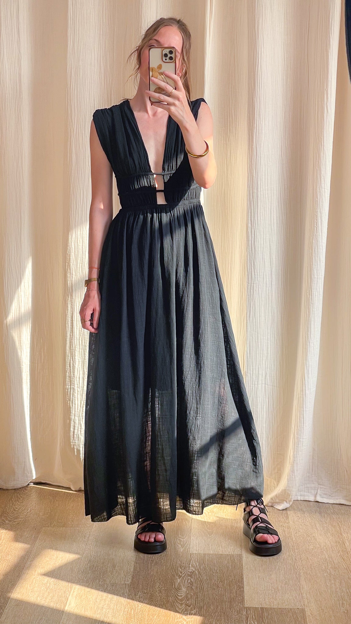 Robe longue noire Leila décolleté plongeant en gaze de coton style bohème chic femme été