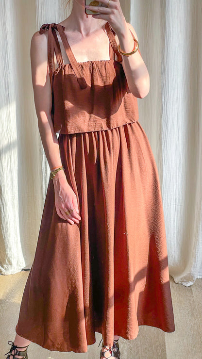 Robe longue terracotta à bretelles nouées en lin femme style bohème romantique été