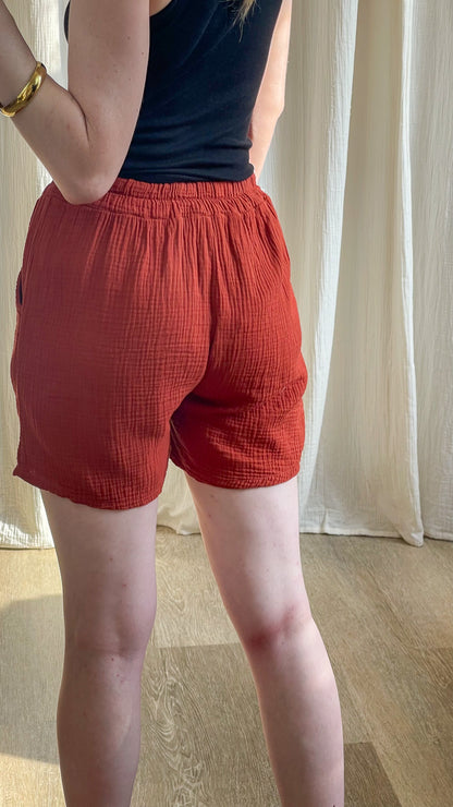 Short fluide terracotta en gaze de coton taille élastique femme, coupe confortable été