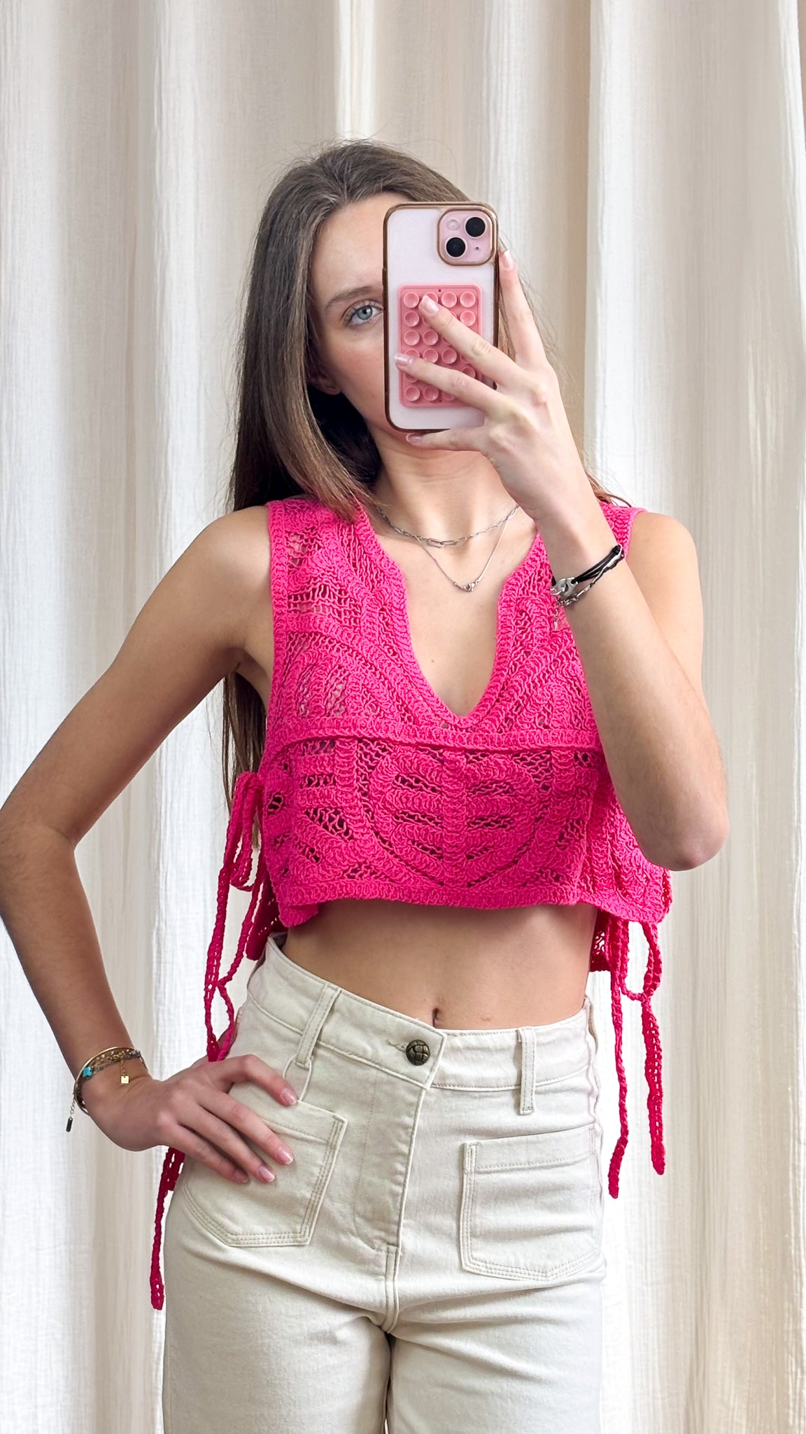 Top Houna – Top crochet rose fuchsia effet cropped