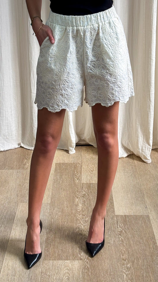 Short Anglais – Short en broderie anglaise blanc cassé taille élastiquée