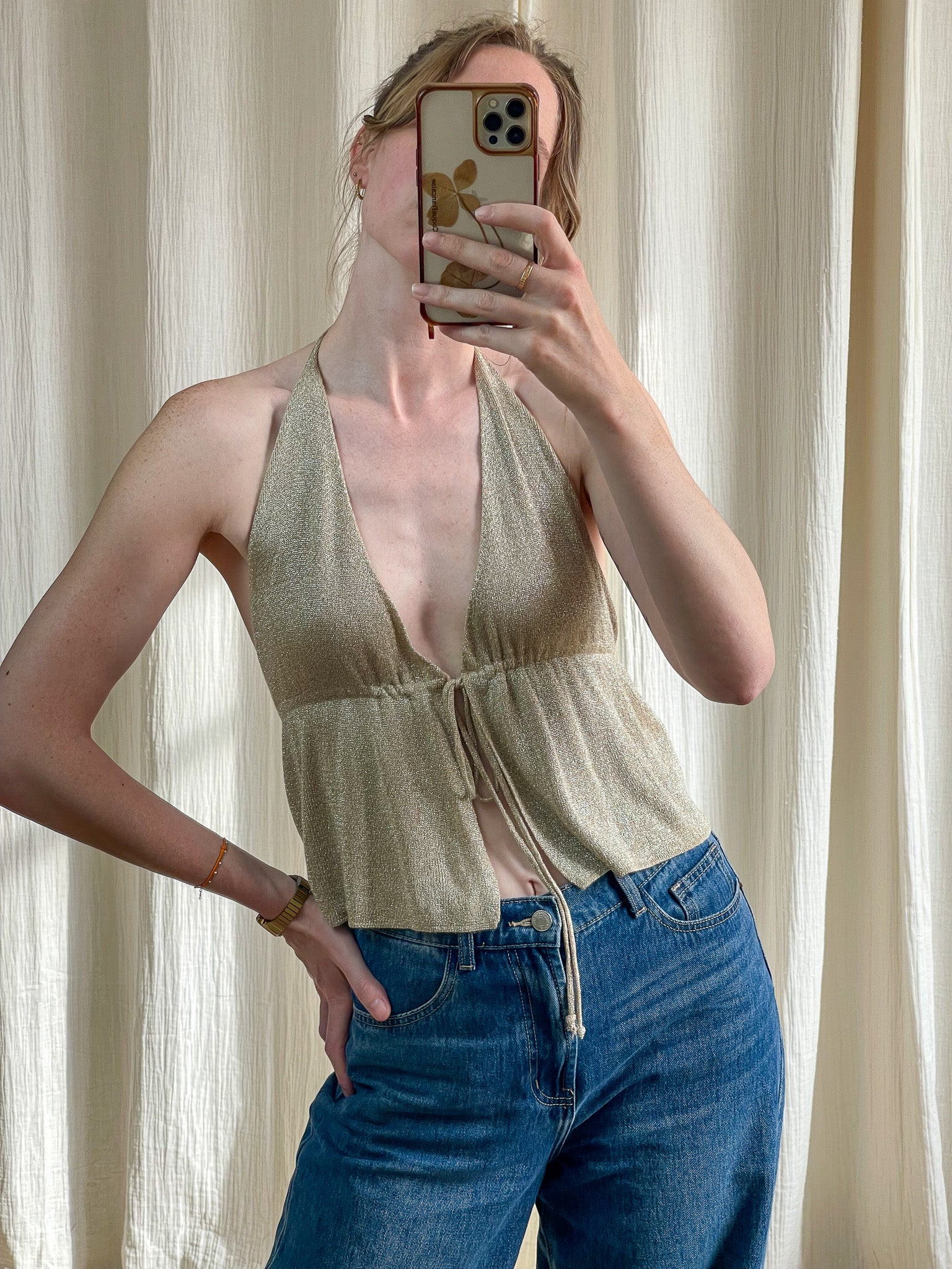 Top halter doré brillant à décolleté plongeant et liens à nouer, style Y2K femme tendance été