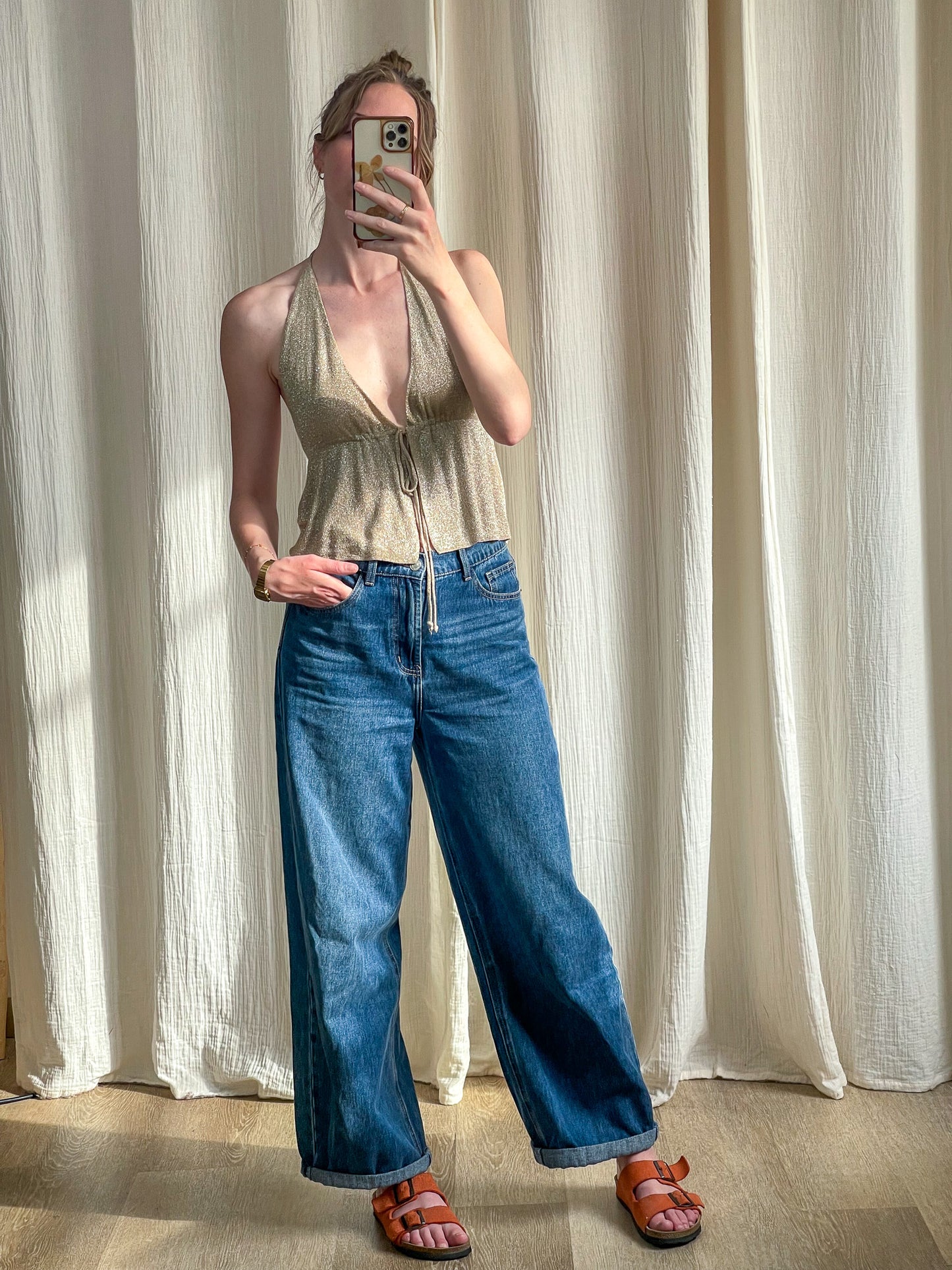 Top dos nu doré scintillant femme à col plongeant et liens à nouer, coupe fluide style bohème chic