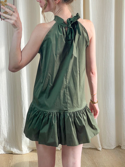 Robe Mona vert sapin col halter avec noeud dos et volant bas femme élégante été